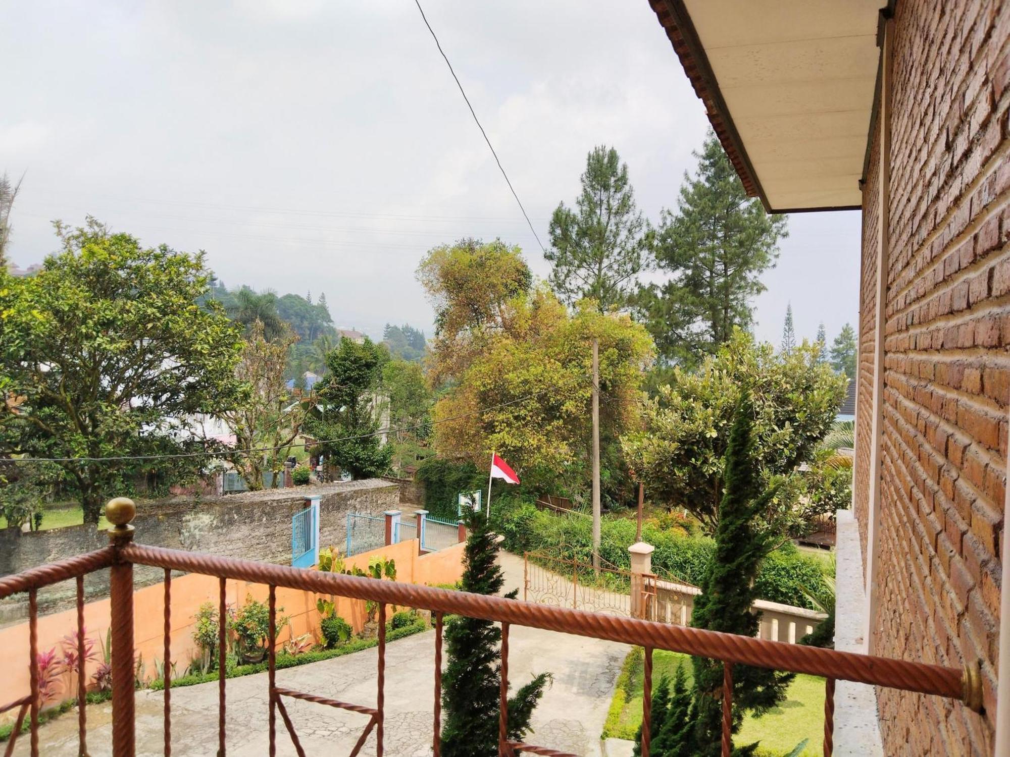 Villa Yustisia Curug 7 Cilember Cisarua Eksteriør billede
