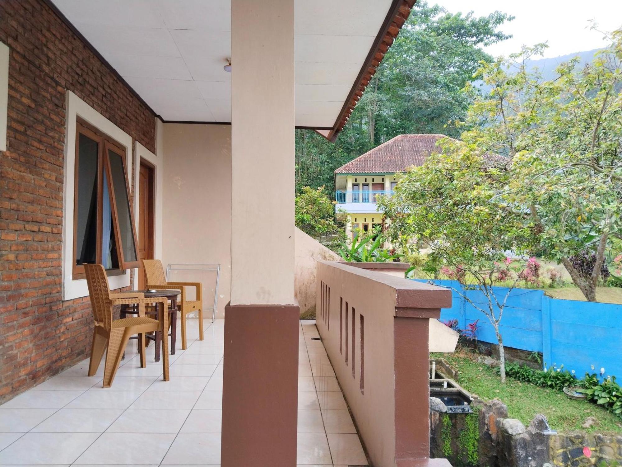 Villa Yustisia Curug 7 Cilember Cisarua Eksteriør billede